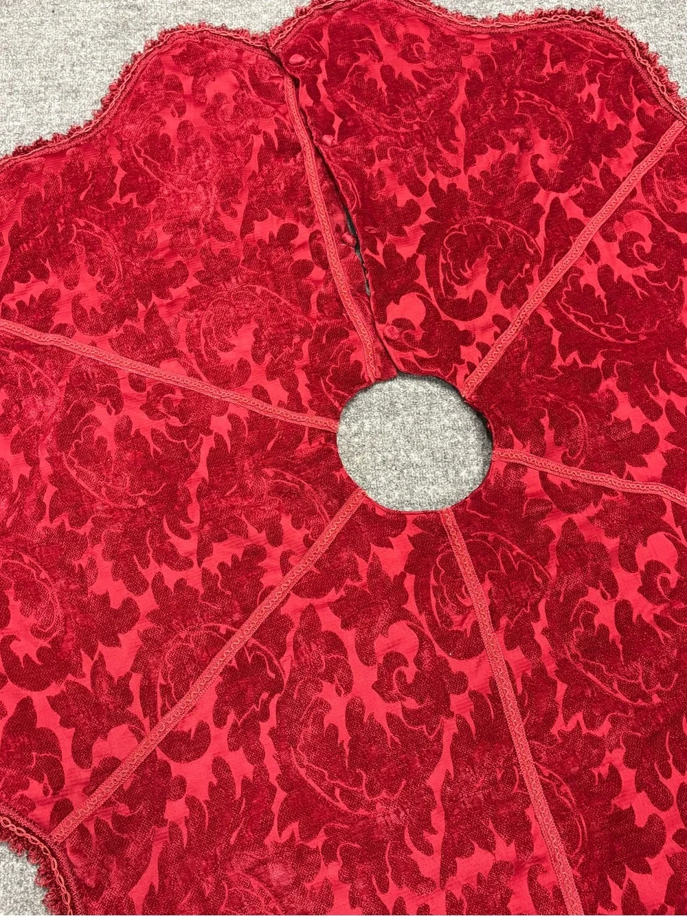 Gorgeous Red Velvet Damask Christmas Tree Skirt One Flawed Buttom